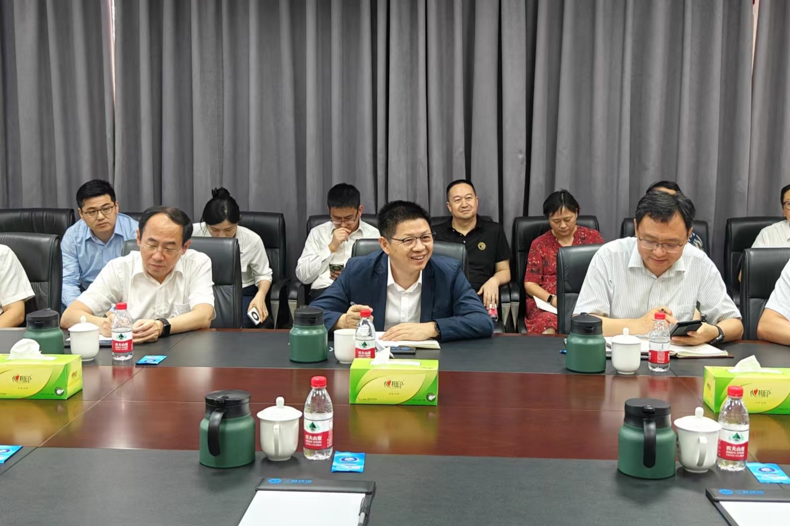 國家發(fā)改委價(jià)格司調(diào)研圖片 (4).jpg 國家發(fā)改委價(jià)格司調(diào)研圖片 (4).jpg