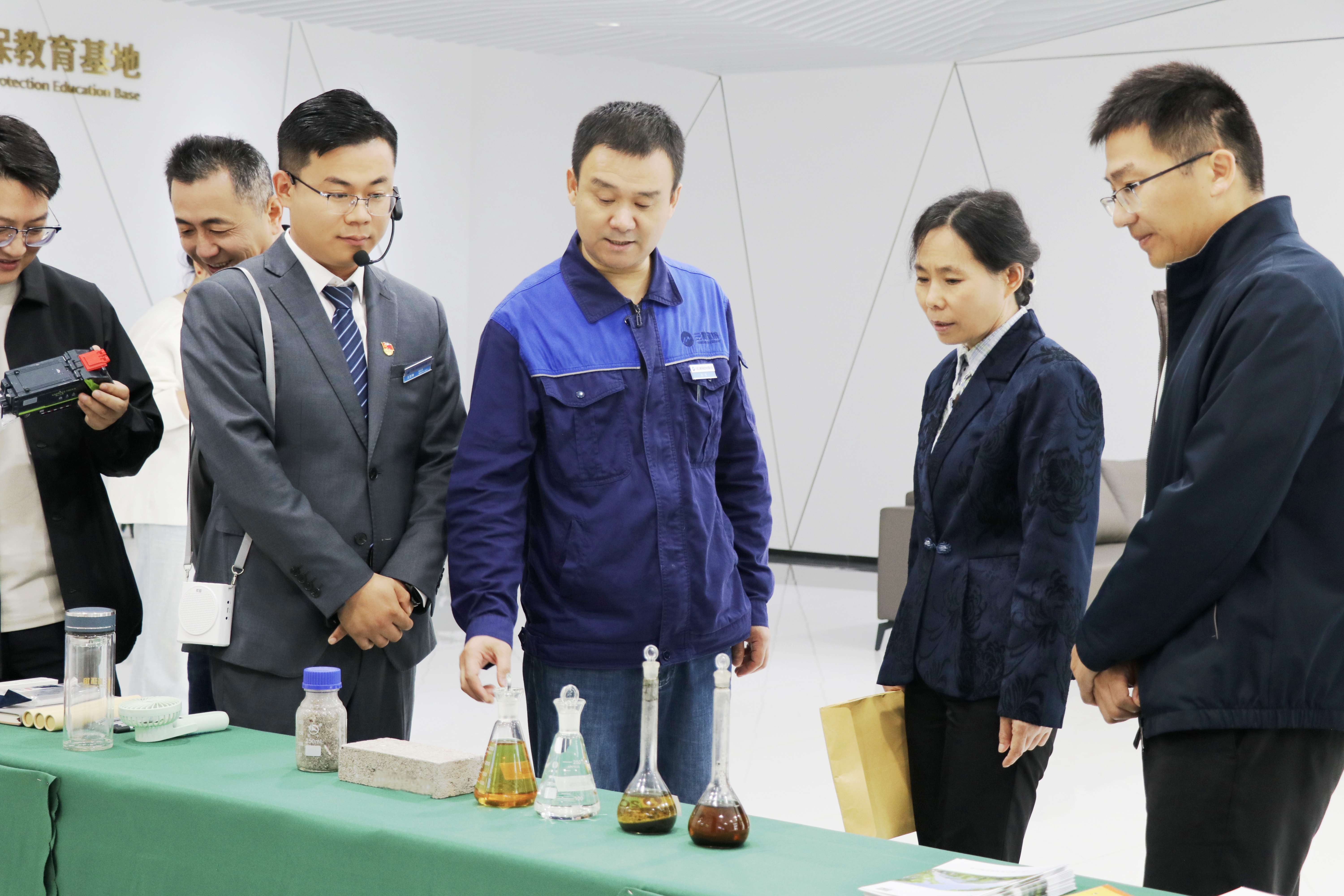 10月17日，安徽省生態(tài)環(huán)境廳調(diào)研六安三峰公司 為環(huán)保教育基地注入新動(dòng)能.jpg